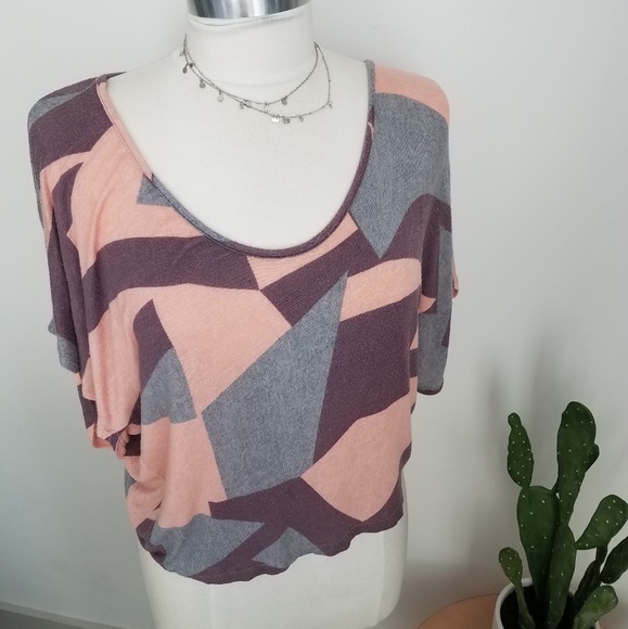 Super Soft Geometric Top - Picture 5 of 5